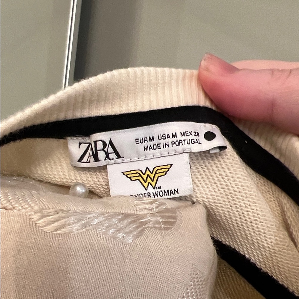 Zara Cream Wonder Woman Logo Pullover Sweatshirt - Picture 2 of 5